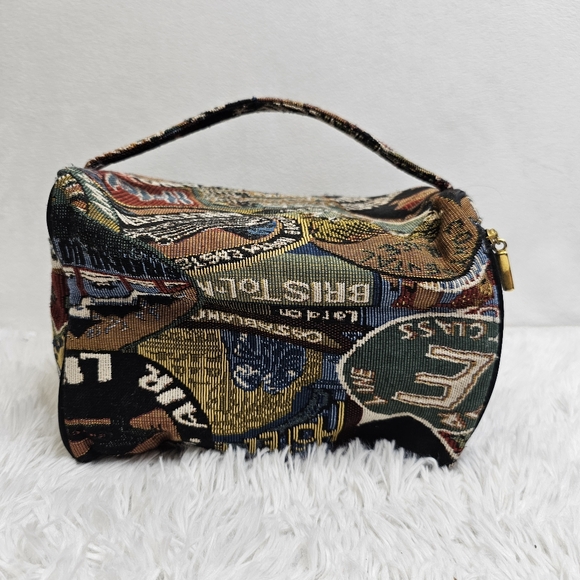 Vintage tapestry cosmetic travel bag. - Picture 4 of 7
